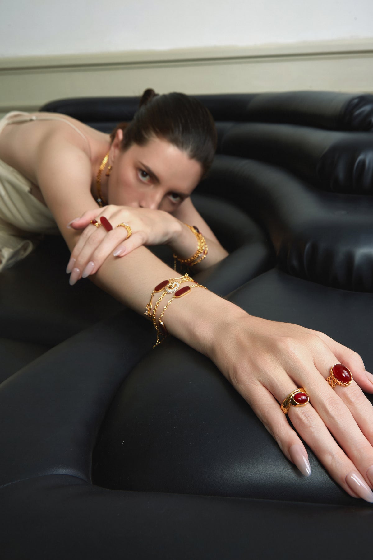 Woven Chain Red Agate Cabochon Ring – 24K Gold Plated - booneealus