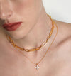 Collar con colgante de trébol geométrico de doble capa