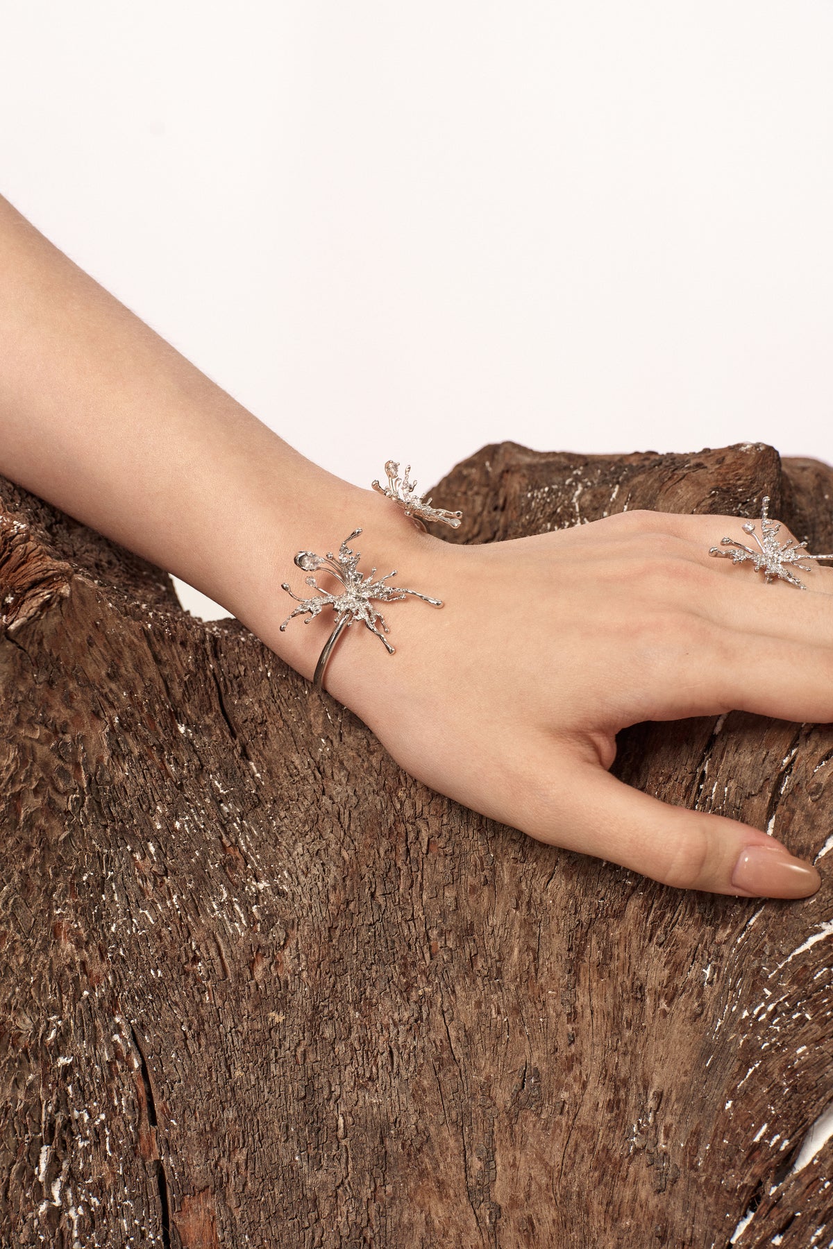 Brazalete Abierto con Alas de Mariposa